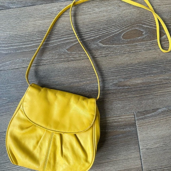 Vintage 1960s 100% Genuine Leather Yellow Crossbody Bag - Picture 2 of 7
